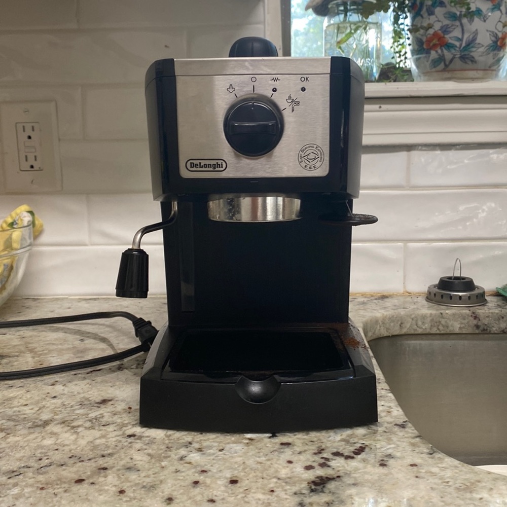 DeLonghi Espresso & Cappuccino Maching☕️ Used and in good condition